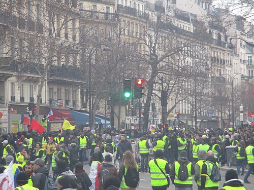 Cortège arrivant place de la République par le boulevard du Temple.